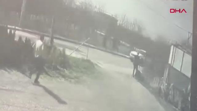 Daha lise öğrencisi ancak tartıştığı 2 kişi tarafından bacağından vuruldu! 