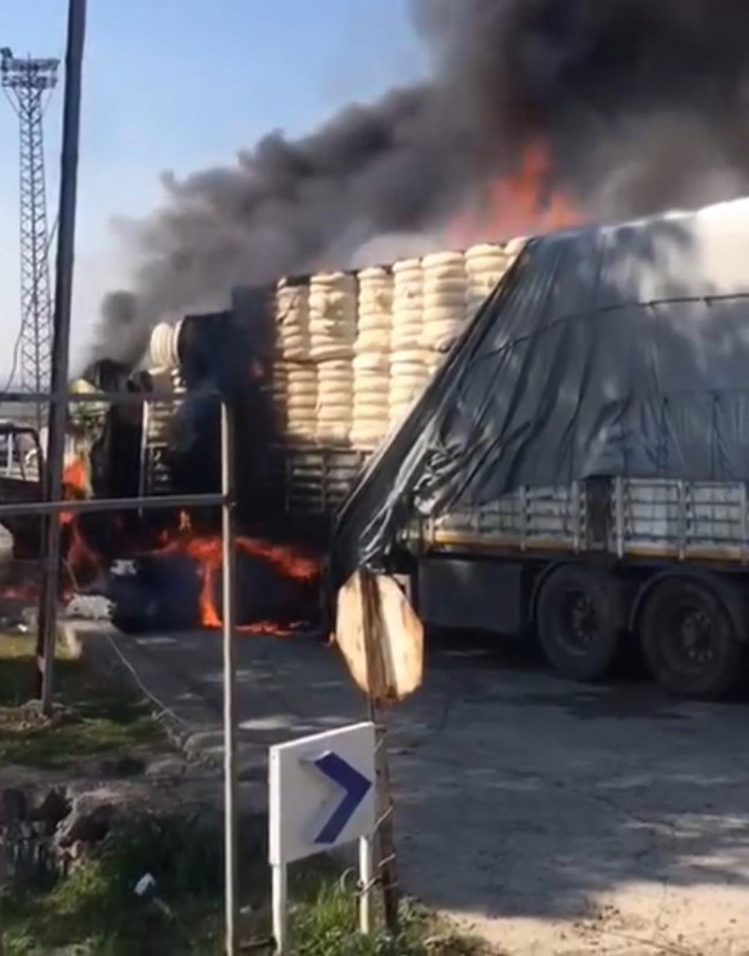 Şanlıurfa da seyir halindeki pamuk yüklü tır alev alev yandı! 5 milyon TL lik zarar! 3