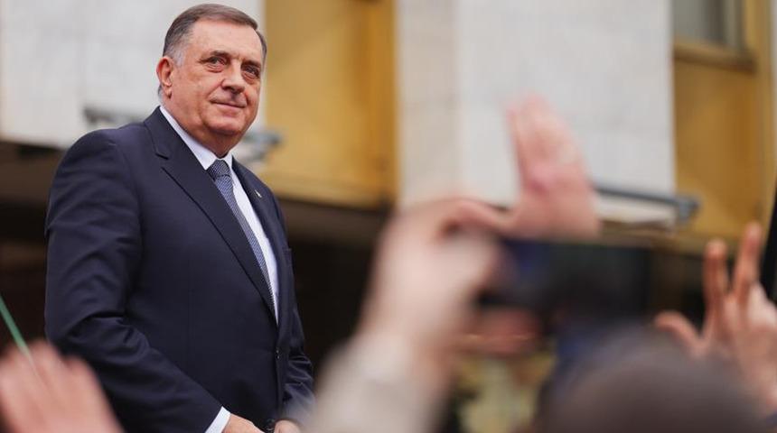 Bosna Hersek'te tansiyon yükseldi! Sırp liderler için gözaltı kararı, meydan okudular