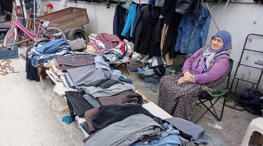 İkinci el eşya satan kadını sahte para verip dolandırdılar! Parayı açan kadın 'örnektir' ibaresini görünce şaşkına döndü