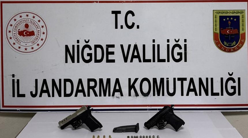 Niğde'de jandarma ve polis operasyonu! Evlerden cephanelik çıktı