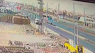 Belediye servis aracının çarptığı motosiklet sürücüsü ağır yaralandı