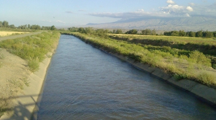 Isparta'da su kanalına devrilen traktörün sürücüsü hayatını kaybetti