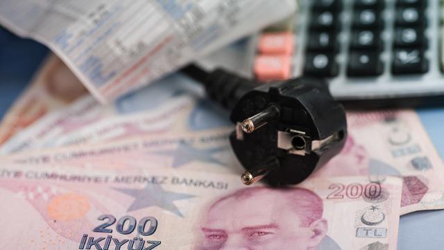 İlk faturalar gelince... Elektrikte yeni dönemden en çok onlar etkilendi! 'Daha ucuz almak için' diyerek açıkladı