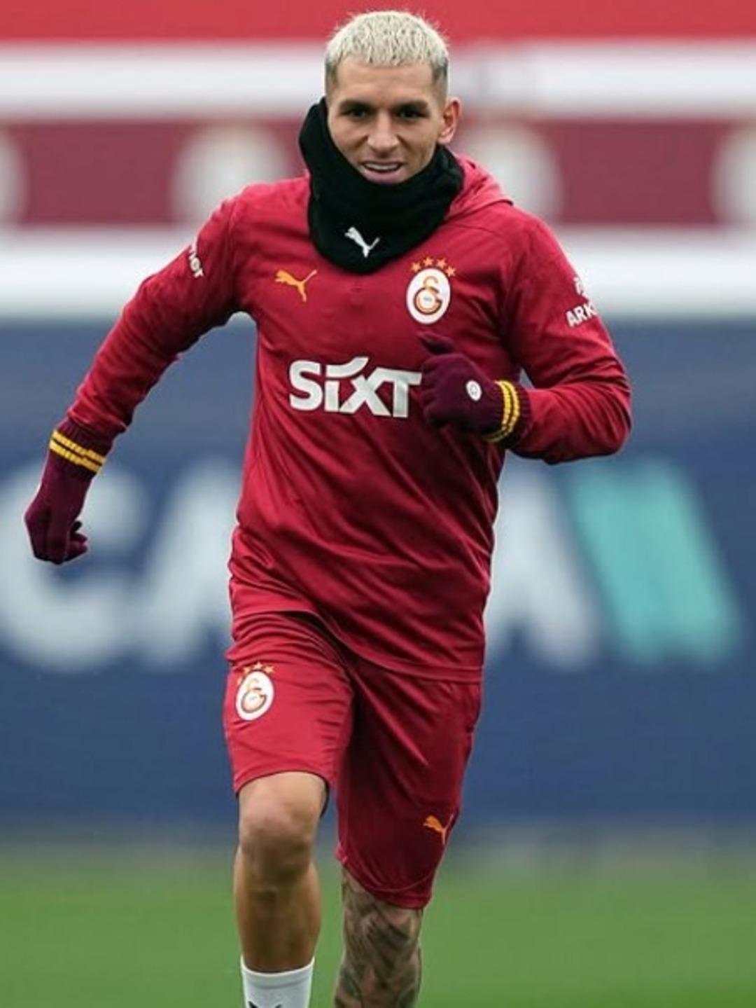 Devrim Özkan ile büyük aşk yaşamıştı! Lucas Torreira gönlünü fenomen Duygu German a mı kaptırdı? O fotoğraf ortalığı karıştırdı 1