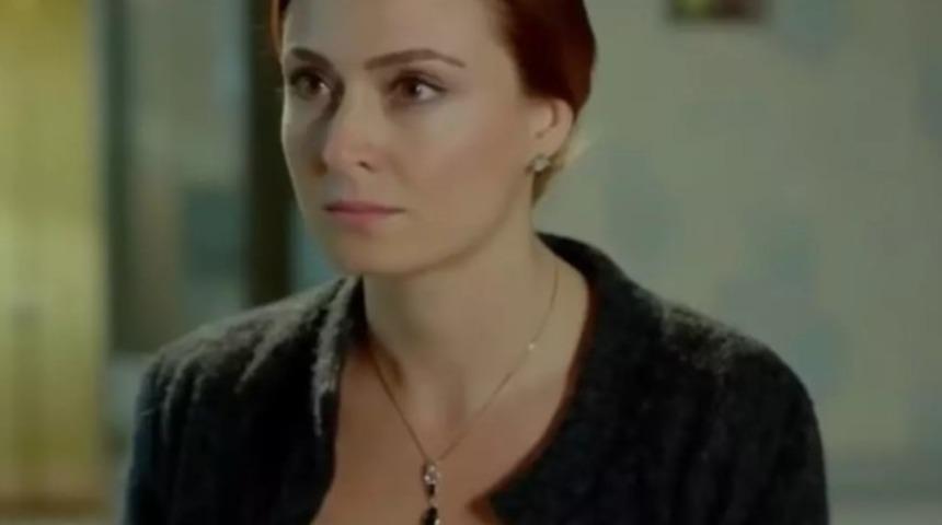 Ceyda Düvenci sevgilisi Güçlü Mete'yle tatile çıktı! Aşk pozlarına yorum yağdı