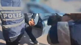 Aracın önünü keserek cep telefonu çalan şahıslar yakalandı