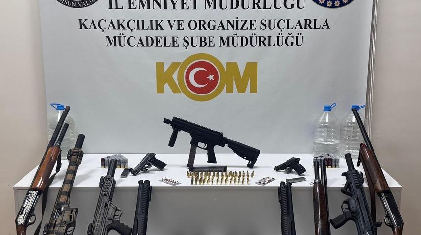 Samsun'da eğlence mekanına operasyon! Silah, mühimmat ve uyuşturucu ele geçirildi