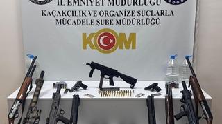 Samsun'da eğlence mekanına operasyon! Silah, mühimmat ve uyuşturucu ele geçirildi