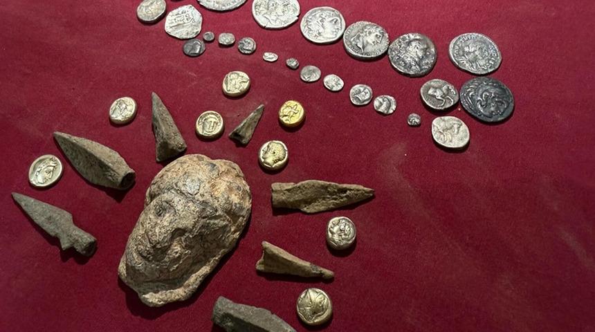 Tarihi eserlerle yakalanan 5 şüpheliye gözaltı