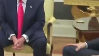 Trump JD Vance'ın çoraplarına takıldı! Enflasyon demişken, çoraplara bayıldım