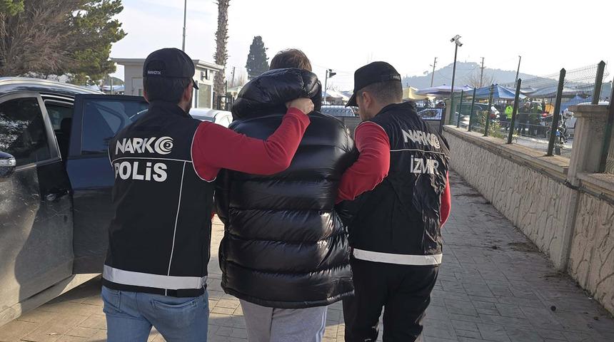 Interpol tarafından kırmızı bültenle aranan şüpheli, İzmir'de yakalandı!