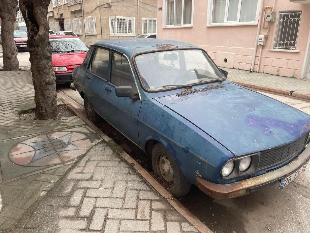 Eskişehir de gizemli bir otomobil: Sırrı çözülemedi! Görenler hem meraklanıyor hem endişeleniyor 2