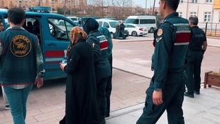 İki günlük bebeği boğarak öldürüp, üzerine beton döktüler! Yıllarca kaçan cani anne ile anneanne gün yüzü göremeyecek