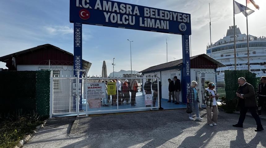 Rus turistler Amasra'yı gezdi