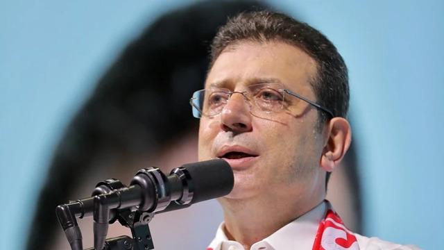 İmamoğlu konuşmaya böyle başladı, böyle bitirdi! Gündem olan görüntüler