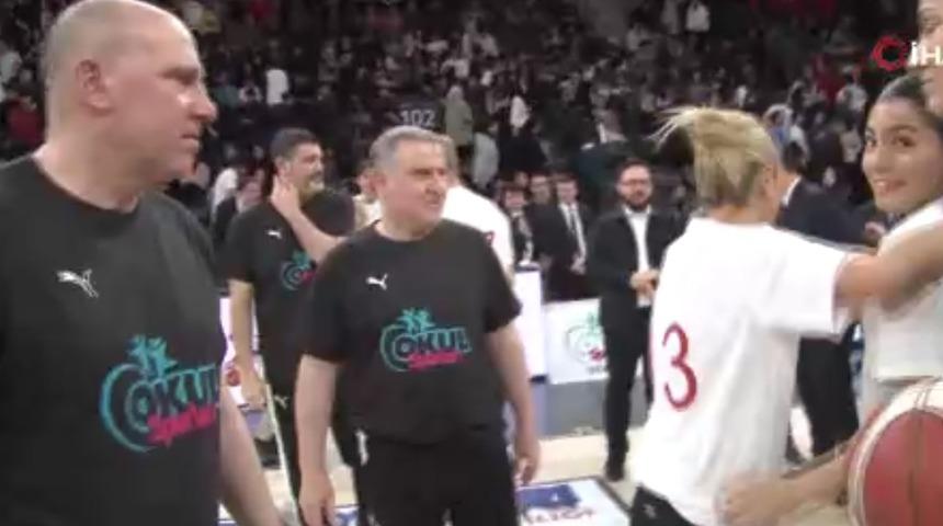 Bakan Osman Aşkın Bak, gösteri maçında basketbol oynadı