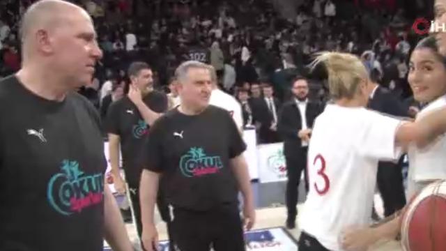 Bakan Osman Aşkın Bak, gösteri maçında basketbol oynadı