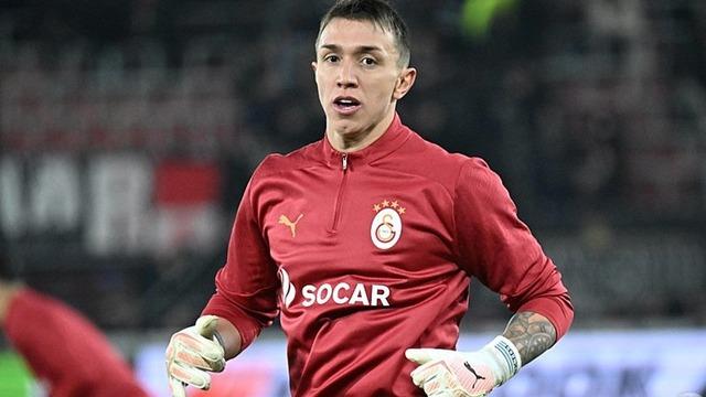 Fernando Muslera'dan flaş sözler! Soyunma odasında konuştu... Yönetime, Biz primi değil...