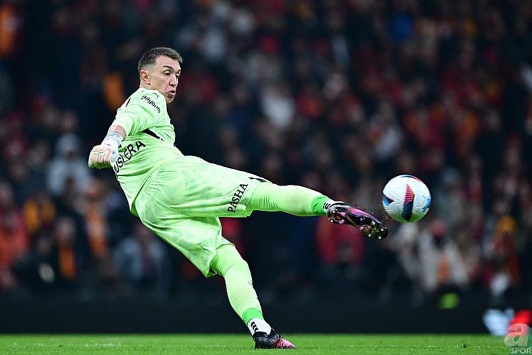 Fernando Muslera dan flaş sözler! Soyunma odasında konuştu... Yönetime, "Biz primi değil..." 1