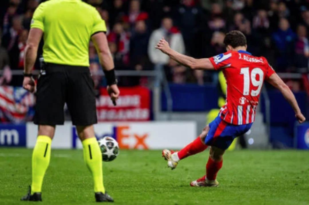 Futbol dünyasını ikiye bölen olay! Herkesin konuştuğu penaltı sonrası UEFA dan ilk açıklama geldi... Kural tamamen değişiyor 1