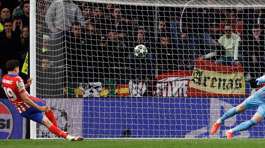 Futbol dünyasını ikiye bölen olay! Herkesin konuştuğu penaltı sonrası UEFA'dan ilk açıklama geldi... Kural tamamen değişiyor