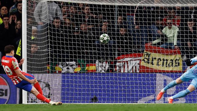 Futbol dünyasını ikiye bölen olay! Herkesin konuştuğu penaltı sonrası UEFA'dan ilk açıklama geldi... Kural tamamen değişiyor