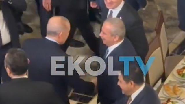 TBMM'deki iftar öncesi dikkat çeken görüntü! Cumhurbaşkanı Erdoğan, Sırrı Süreyya Önder ile tokalaşıp sohbet etti