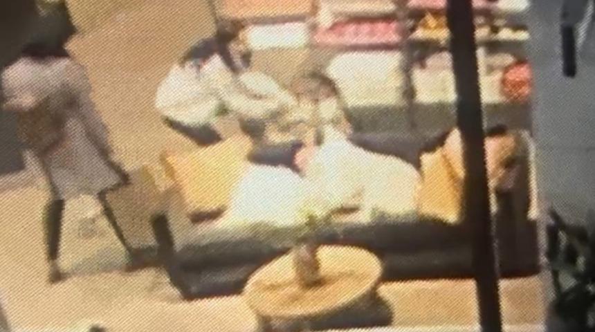 Yer: İzmir! 3 yaşındaki çocuğa AVM'de köpek saldırdı