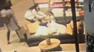 Yer: İzmir! 3 yaşındaki çocuğa AVM'de köpek saldırdı