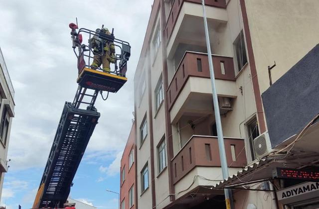 Balıkesir'de evinde çıkan yangında dumandan etkilenen kişi tedavi altına alındı!