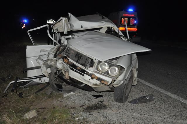 Manisa'da feci kaza! Park halindeki kamyona çarptı: 1 ölü, 3 yaralı