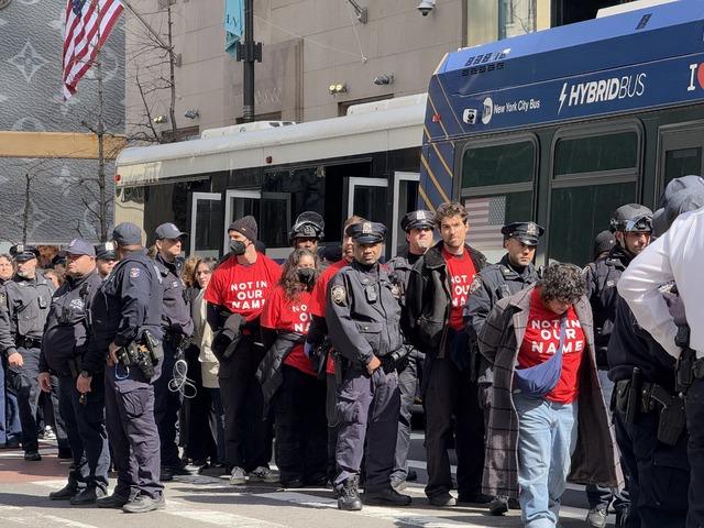 Yahudi protestocular New York’taki Trump Tower'ı işgal etti: 98 gözaltı