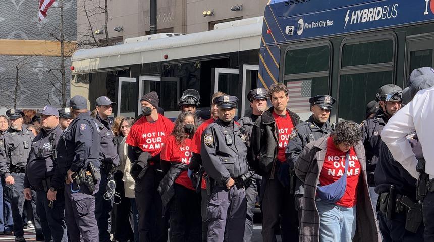 Yahudi protestocular New York’taki Trump Tower'ı işgal etti: 98 gözaltı