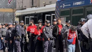 Yahudi protestocular New York’taki Trump Tower'ı işgal etti: 98 gözaltı