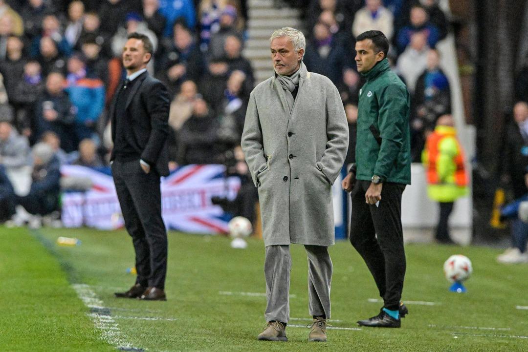Jose Mourinho maç sonunda Galatasaray ı hedef aldı! Sosyal medyada taraftarlar tepki gösteriyor... 1