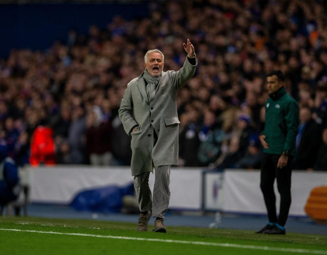 Jose Mourinho maç sonunda Galatasaray ı hedef aldı! Sosyal medyada taraftarlar tepki gösteriyor... 2