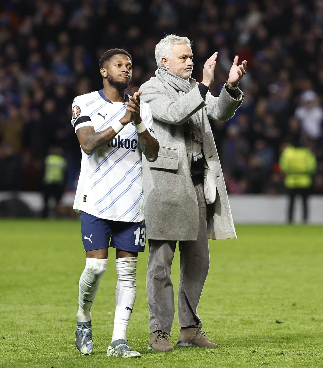 Jose Mourinho maç sonunda Galatasaray ı hedef aldı! Sosyal medyada taraftarlar tepki gösteriyor... 4