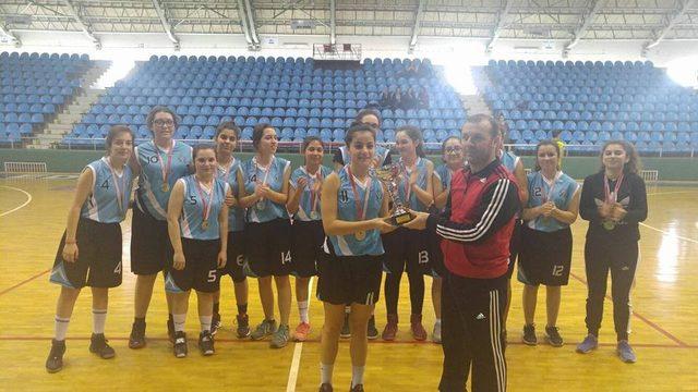 Okul sporları basketbol genç kız-erkek il birinciliği sona erdi