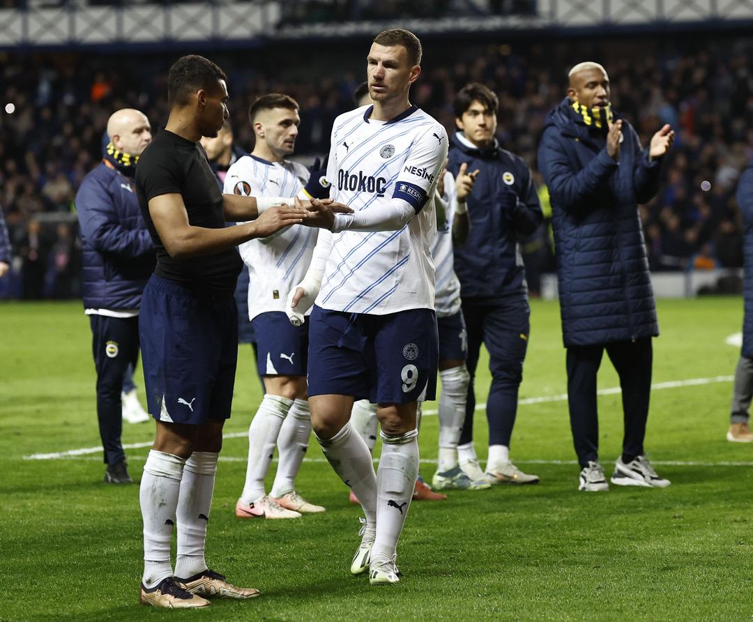 Fenerbahçe maçının hakemi Türk yorumcuları da çıldırttı! "İkinci Ivan bebek vakası, rezil bir hakem vardı" 4