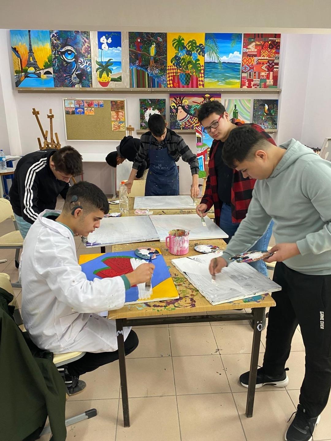 Sessiz dünyalara sanat dokunuşu… İşitme engelli öğrencilerin başarısı:  "Sınırsız hayal güçlerini yansıtıyorlar"  4