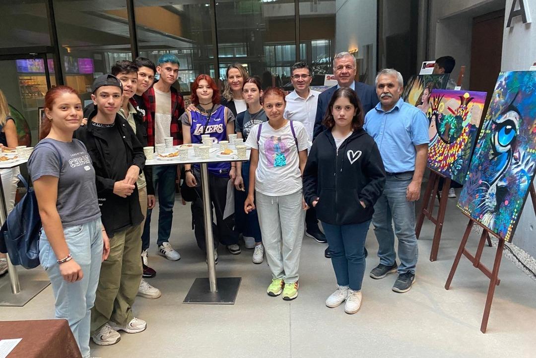 Sessiz dünyalara sanat dokunuşu… İşitme engelli öğrencilerin başarısı:  "Sınırsız hayal güçlerini yansıtıyorlar"  6