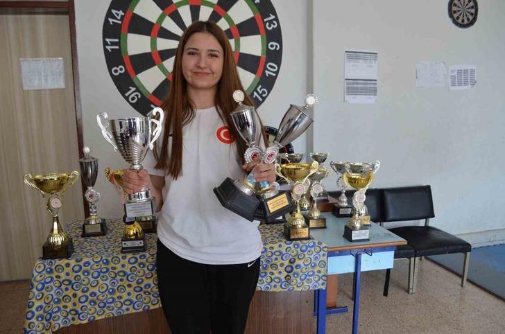 Tavaslı öğrenciler, dartta 2 kez üst üste şampiyon oldu G4