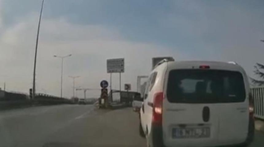 Bir anda geri manevra yaptı, korku dolu anlar kameraya yansıdı