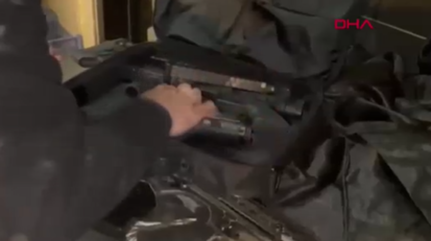 Sahibi olduğu eğlence mekanında çok sayıda silah çıkan şüpheli gözaltında!