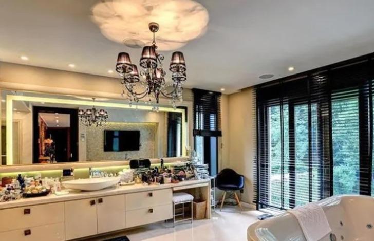 Semiramis Pekkan kız kardeşi Ajda Pekkan'ın ultra lüks villasını gezdirdi! 1,5 dönüm arazi üzerinde... İçinde yok yok  G5