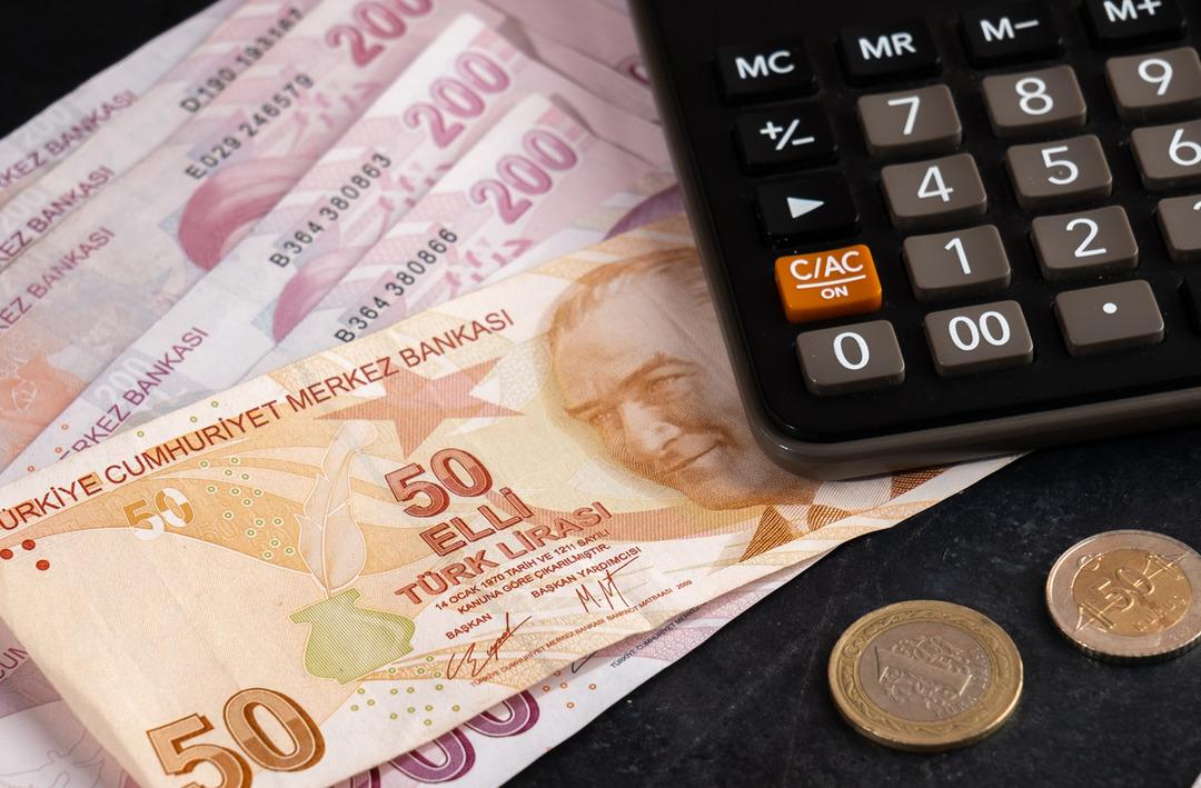 En d&uuml;ş&uuml;k ihtiya&ccedil; kredisi hangi bankada? İşte 100 bin TL'lik kredinin geri &ouml;deme tablosu ve faiz oranları