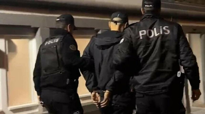 Kardeşini öldürdüklerinden şüphelenip yapmış... İzmir'de yakalanan kırmızı bültenli firari, 3 kuzenini öldürmüş!