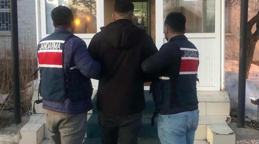 Jandarma aranan şahsı yakaladı