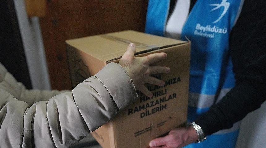 Beylikdüzü'nde ihtiyaç sahibi ailelere erzak desteği